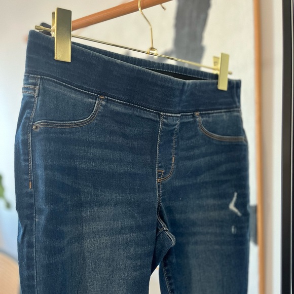 Old Navy Distressed Rockstar Jeans in Size 6 - Picture 2 of 6